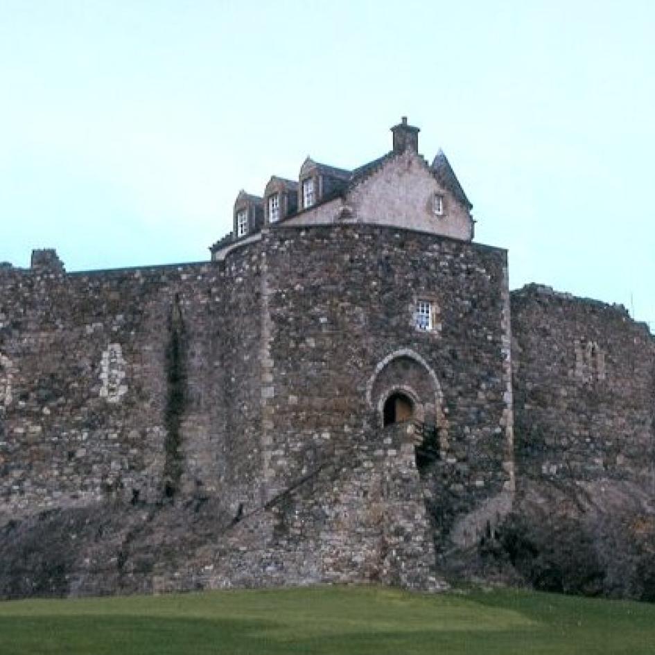 Dunstaffnage-Castle-Scotland-1.jpg